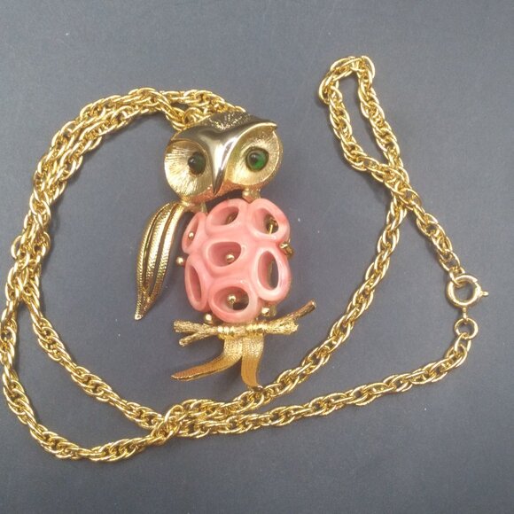 PARK LANE Molded Lucite Body & Green Rhinestone Eyes OWL Pendant and Necklace - Picture 3 of 5